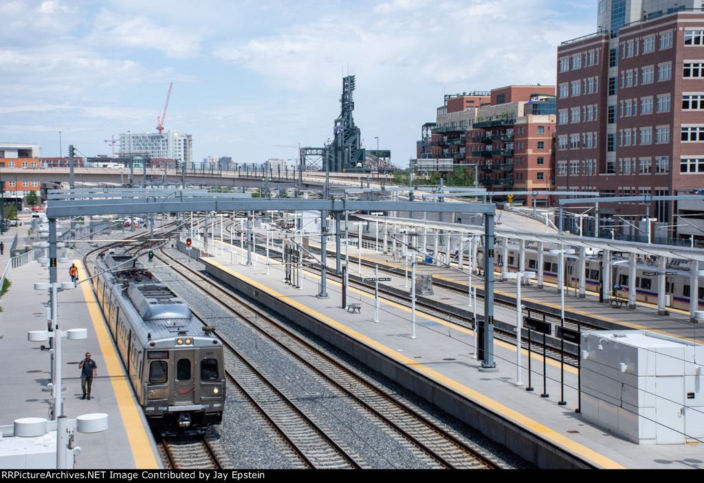 RTD 4001 arrives at Union Station 